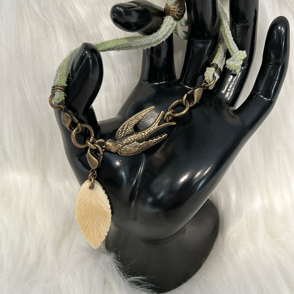 Lenny & Eva Leather Dove and Leaf Bracelet - Picture 2 of 6